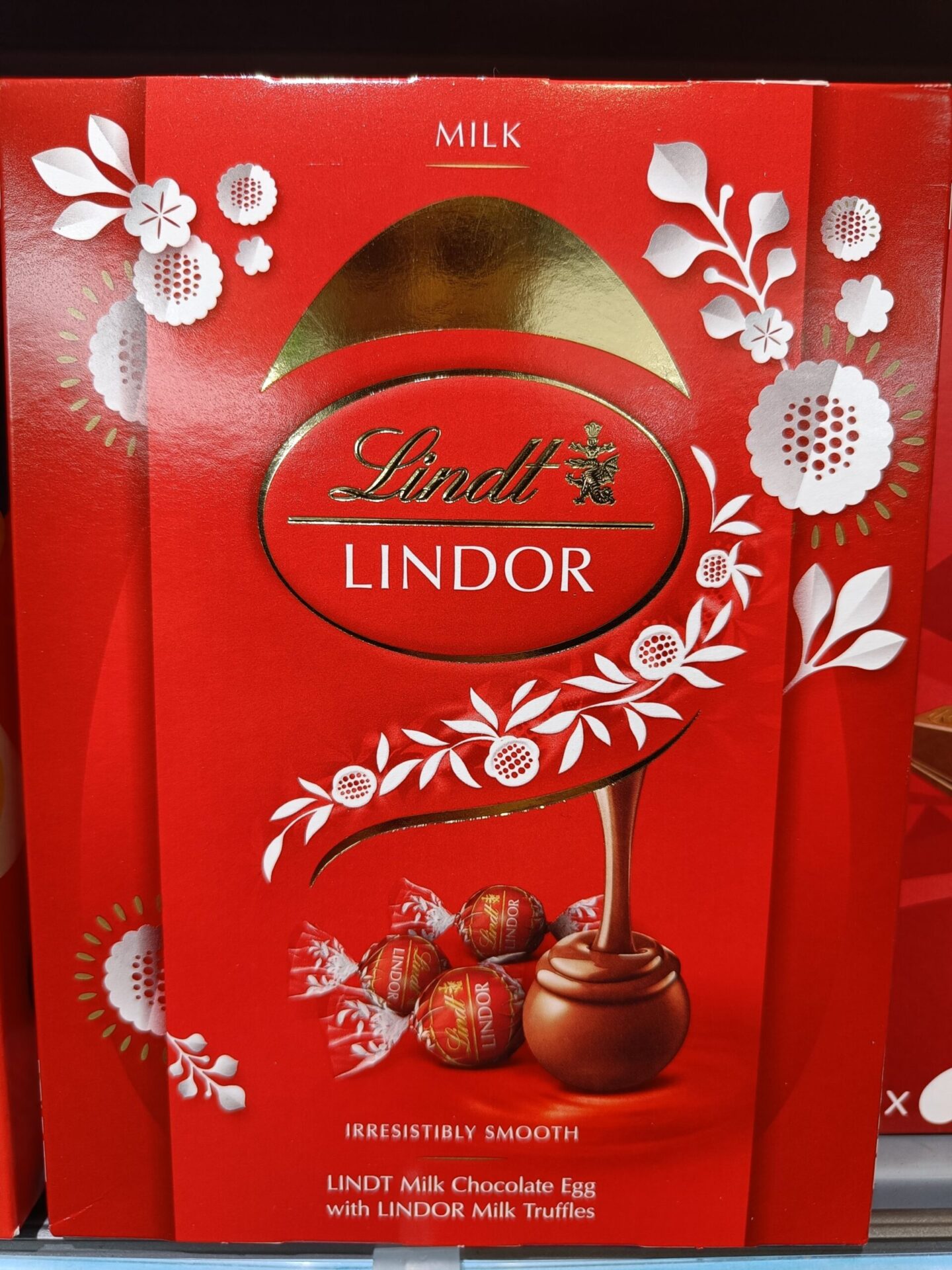Lindor Milk Shell Egg - Willesborough Budgens